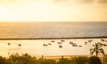 Santiago — História, mercados e vida local