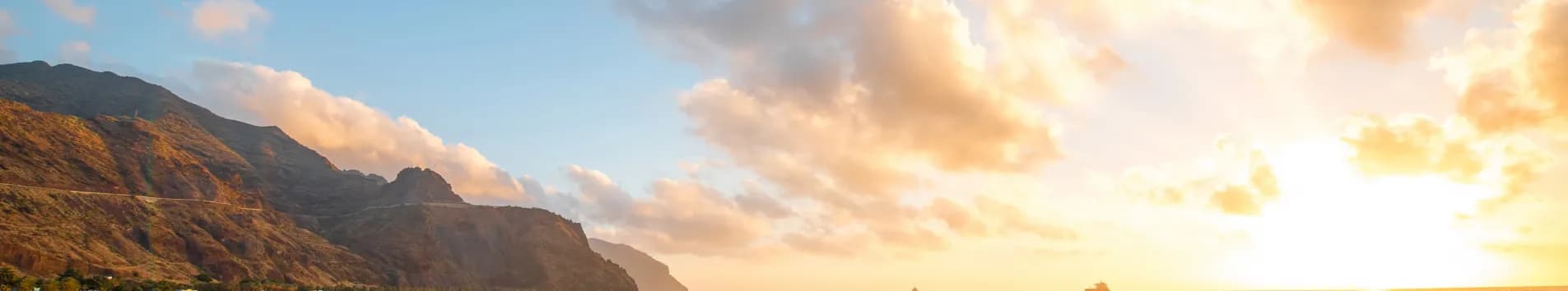 Vista aérea de ilhas e mar em Cabo Verde